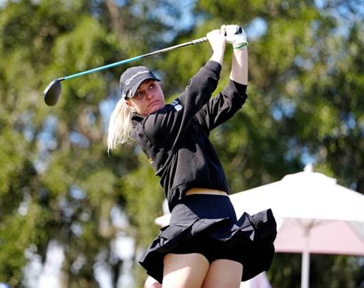 BELLEAIR, FL - NOVEMBER 16: LPGA, Golf Damen golfer Charley Hull plays her tee shot on the first hole during the final round of The Annika driven by Gainbridge at Pelican on November 16, 2025, at the Pelican Golf Club in Belleair, Florida. (Photo by Brian Spurlock Icon Sportswire). GOLF: NOV 16 LPGA The ANNIKA EDITORIAL USE ONLY Icon25111635