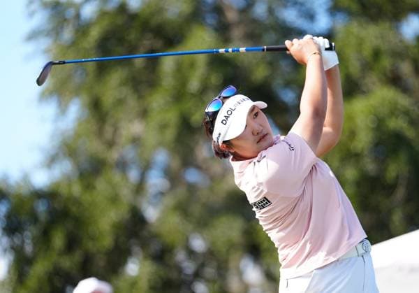 BELLEAIR, FL - NOVEMBER 16: LPGA, Golf Damen golfer Haeran Ryu plays her tee shot on the first hole during the final round of The Annika driven by Gainbridge at Pelican on November 16, 2025, at the Pelican Golf Club in Belleair, Florida. (Photo by Brian Spurlock Icon Sportswire). GOLF: NOV 16 LPGA The ANNIKA EDITORIAL USE ONLY Icon25111644