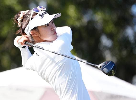 BELLEAIR, FL - NOVEMBER 16: LPGA, Golf Damen golfer Grace Kim plays her tee shot on the first hole during the final round of The Annika driven by Gainbridge at Pelican on November 16, 2025, at the Pelican Golf Club in Belleair, Florida. (Photo by Brian Spurlock Icon Sportswire). GOLF: NOV 16 LPGA The ANNIKA EDITORIAL USE ONLY Icon25111651