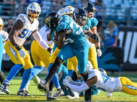 November 16, 2025: Jacksonville Jaguars running back LeQuint Allen Jr. (36) runs with the ball in the second half during a game against the Los Angeles Chargers in Jacksonville, FL. Romeo T Guzman Cal Media Jacksonville USA - ZUMAcg2_ 20251116_faf_cg2_027 Copyright: xRomeoxGuzmanx