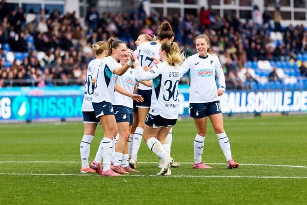 Jill Janssens 9 TSG Hoffenheim Women , Valesca Ampoorter 18 TSG Hoffenheim Women and Vanessa Diehm 6 TSG Hoffenheim Women celebrate together on the pitch DFB Cup Women TSG Hoffenheim vs Eintracht Frankfurt, at the Dietmar Hopp Stadium in Hoffenheim Players celebrate together Copyright: xspeedshotx