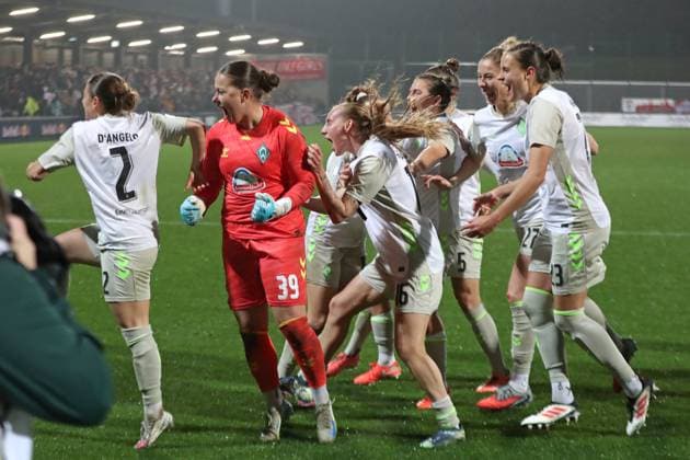 DFB Pokal Women RB Leipzig SV Werder Bremen 16 11 2025 Great jubilation for goalkeeper Mariella El Sherif 39, Werder Bremen and her team Football, DFB Pokal Women, Season 2025 2026, Round of 16 RB Leipzig vs SV Werder Bremen on 16 11 2025, Training Center Cottaweg, Leipzig DFB REGULATIONS PROHIBIT ANY USE OF PHOTOGRAPHS AS IMAGE SEQUENCES AND OR QUASI VIDEO Copyright: xBEAUTIFULxSPORTS JanxKaeferx