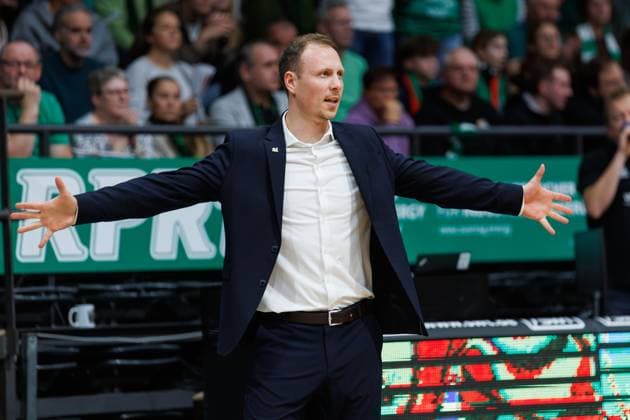 Jacques Schneider Gladiators Trier on the touchline, Vet Concept Gladiators Trier vs FC Bayern Basketball, Basketball, BBL Cup, quarter-finals, 2025 2026 season, 16 11 2025 Vet Concept Gladiators Trier vs FC Bayern Basketball, Basketball, BBL Cup, quarter-finals, 2025 2026 season, 16 11 2025 Copyright: xEibner-Pressefoto AlexanderxNeisx EP_ANS