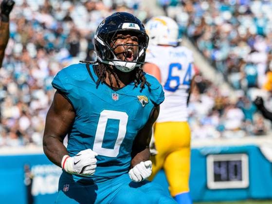 November 16, 2025: Jacksonville Jaguars linebacker Devin Lloyd (0) reacts after a play in the first half during a game against the Los Angeles Chargers in Jacksonville, FL. Romeo T Guzman Cal Media Jacksonville USA - ZUMAcg2_ 20251116_faf_cg2_047 Copyright: xRomeoxGuzmanx