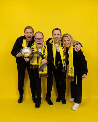251116 Häckens club director Marcus Jodin, chairman Anders Billström, head of football Martin Ericsson and deputy head of club communications Malin FahlÃ n celebrate with Crown Princess Victorias trophy after the win in Damallsvenskan and the football match in Damallsvenskan between Häcken and Pitea on November 16, 2025 in Gothenburg  Copyright: MICHAELxERICHSEN BB251116MI230