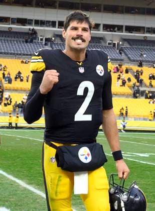 Pittsburgh Steelers quarterback Mason Rudolph (2) runs off the field following the 34-12 Steeler win against the Cincinnati Bengals at Acrisure Stadium Sunday, November 16, 2025 in Pittsburgh.  PIT2025111623 ARCHIExCARPENTER