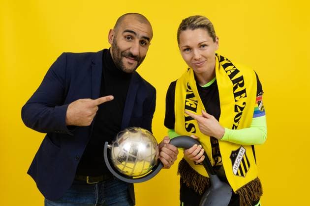 251116 Häckens coach Mak Lind and goalkeeper Jennifer Falk celebrate with Crown Princess Victorias trophy after the win in Damallsvenskan and the football match in Damallsvenskan between Häcken and Pitea on November 16, 2025 in Gothenburg  Copyright: MICHAELxERICHSEN BB251116MI266