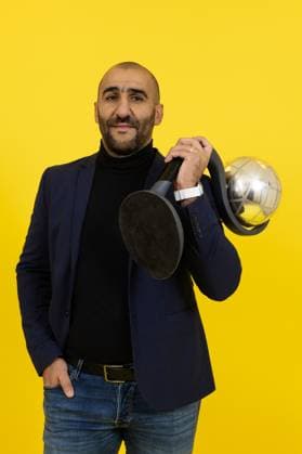 251116 Häckens coach Mak Lind poses with Crown Princess Victorias trophy after the win in Damallsvenskan and the football match in Damallsvenskan between Häcken and Pitea on November 16, 2025 in Gothenburg  Copyright: MICHAELxERICHSEN BB251116MI271