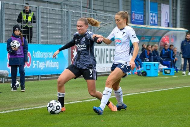 16 11 2025, xgrfx, Soccer DFB Pokal Women Round of 16 , TSG Hoffenheim Eintracht Frankfurt v l Jarne Teulings Eintracht Frankfurt , Lisann Kaut TSG Hoffenheim DFL DFB REGULATIONS PROHIBIT ANY USE OF PHOTOGRAPHS as IMAGE SEQUENCES and or QUASI VIDEO Dietmar Hopp Stadion