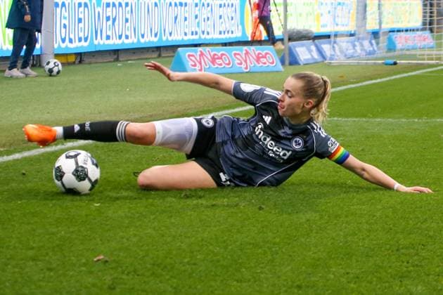 16 11 2025, xgrfx, Fußball DFB Pokal Frauen Achtelfinale , TSG Hoffenheim Eintracht Frankfurt v l Laura Freigang Eintracht Frankfurt DFL DFB REGULATIONS PROHIBIT ANY USE OF PHOTOGRAPHS as IMAGE SEQUENCES and or QUASI VIDEO Dietmar Hopp Stadion