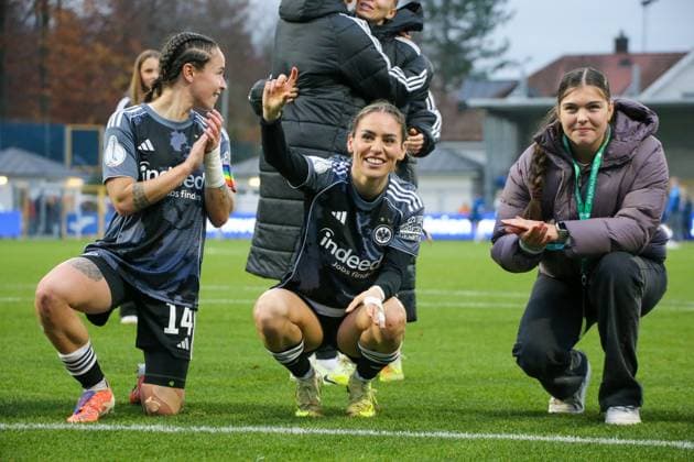 16 11 2025, xgrfx, Soccer DFB Pokal Women Round of 16 , TSG Hoffenheim Eintracht Frankfurt v l Geraldine Reuteler, Ereleta Memeti, Sophia Winkler Eintracht Frankfurt DFL DFB REGULATIONS PROHIBIT ANY USE OF PHOTOGRAPHS as IMAGE SEQUENCES and or QUASI VIDEO Dietmar Hopp Stadion