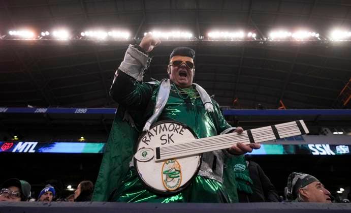 November 16, 2025, Winnipeg, Mb, CANADA: A Roughriders fan gets in the spirit prior to the Saskatchewan Roughriders taking on the Montreal Alouettes in the 112th Grey Cup, in Winnipeg on Sunday, Nov. 16, 2025. Canada News - November 16, 2025  - ZUMAc35_ 20251116_zaf_c35_038 Copyright: xDarrylxDyckx