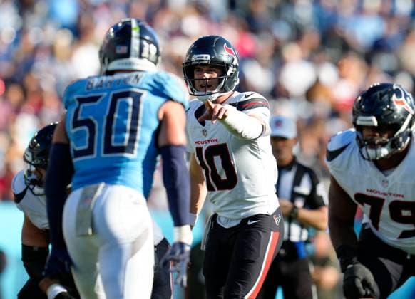 November 16, 2025, Nashville, Tennessee, USA: Texans quarterback DAVIS MILLS (10) calls out before a snap during an NFL, American Football Herren, USA game between the Tennessee Titans and the Houston Texans on November 16, 2025 in Nashville, Tennessee. The Texans won, 16-13. Nashville USA - ZUMAc201 20251116_zap_c201_011 Copyright: xScottxColemanx