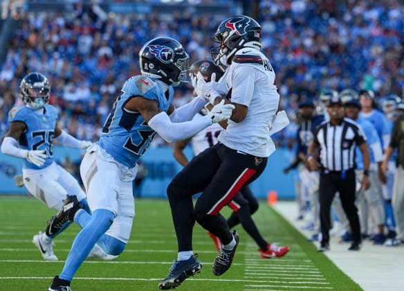 November 16, 2025, Nashville, Tennessee, USA: Titans cornerback DARRELL BAKER JR. (39) breaks up a pass intended for Texans wide receiver XAVIER HUTCHINSON (19) during an NFL, American Football Herren, USA game between the Tennessee Titans and the Houston Texans on November 16, 2025 in Nashville, Tennessee. The Texans won, 16-13. Nashville USA - ZUMAc201 20251116_zap_c201_027 Copyright: xScottxColemanx