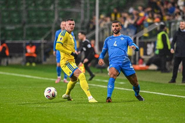 Warszawa 16.11.2025. Pilka nozna Eliminacje Mistrzostw Swiata 2026 kolejka 10 mecz : Ukraina -Islandia --- Football 2026 FIFA World Cup, WM, Weltmeisterschaft, Fussball qualifiers round 10 match : Ukraine - Iceland nz Oleksandr Zubkov Victor Palsson Fot. Kai Taller Arena Akcji NEWSPIX.PL --- newspix.pl 