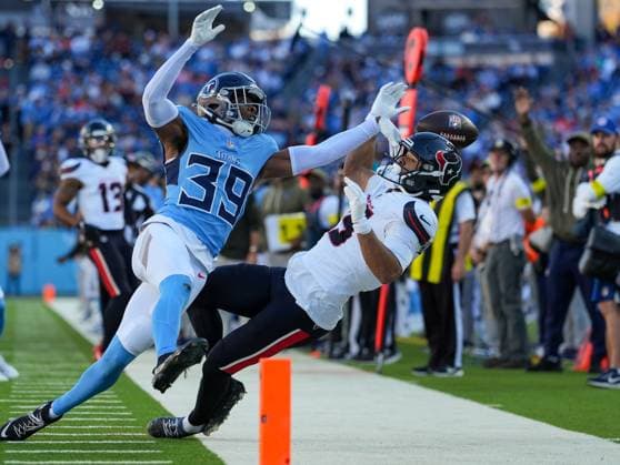 November 16, 2025, Nashville, Tennessee, USA: Titans cornerback DARRELL BAKER JR. (39) breaks up a pass intended for Texans wide receiver XAVIER HUTCHINSON (19) during an NFL, American Football Herren, USA game between the Tennessee Titans and the Houston Texans in Nashville. The Texans won, 16-13. Nashville USA - ZUMAc201 20251116_zap_c201_005 Copyright: xScottxColemanx