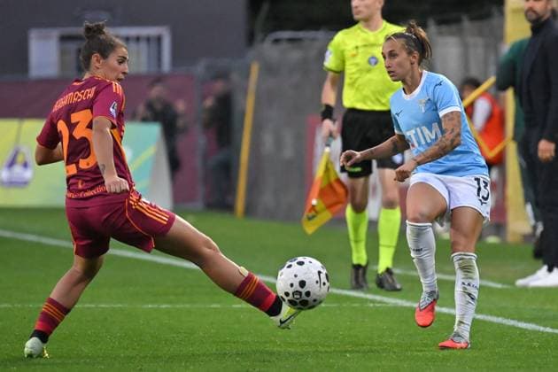 CALCIO - Serie A Femminile - AS Roma vs SS Lazio Women Valentina Bergamaschi of AS Roma,Elisabetta Oliviero of SS Lazio Woman during the match Serie A Women s AS Roma v SS Lazio at The Fontane stadium in Rome, Italy, Nov 16th, 2025. Mattia Vian Rome Italy  Copyright: xIPAxSport ABACAx