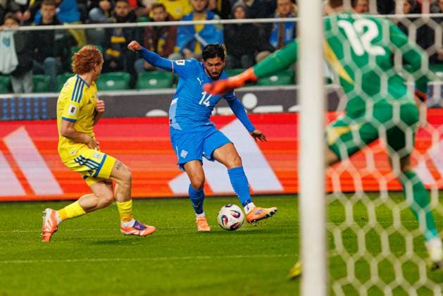 Yukhym Konoplia and Mikael Ellertsson seen during World Cup 2026 European qualification game between national teams of Ukraine and Iceland (Ernest Kolodziej Ball Raw Images) Warsaw Polish Army Stadium Poland Copyright: xErnestxKolodziejx ernestkolodziej_ukraine_iceland_2526-051