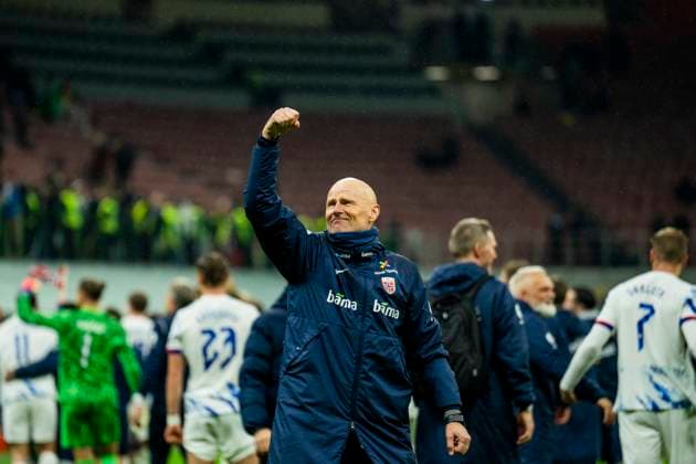 Football, World Cup qualification: Italy - Norway Milan, Italy 20251116. Norway s national team, Nationalteam manager Stale Solbakken celebrates after the World Cup qualifying match between Norway and Italy at San Siro. Photo: Fredrik Varfjell NTB Milano Italy EDITORIAL USE ONLY. RESTRICTED USE FOR BETTING COMPANIES Ref:_SPOI8uVqQt5KH8.jpg *** Football, World Cup qualification Italy Norway Milan, Italy 20251116 Norway s national team manager Stale Solbakken celebrates after the World Cup qualifying match between Norway and Italy at San Siro Photo Fredrik Varfjell NTB Milano Italy EDITORIAL USE ONLY RESTRICTED USE FOR BETTING COMPANIES  Copyright: xFredrikxVarfjellx xNTBx