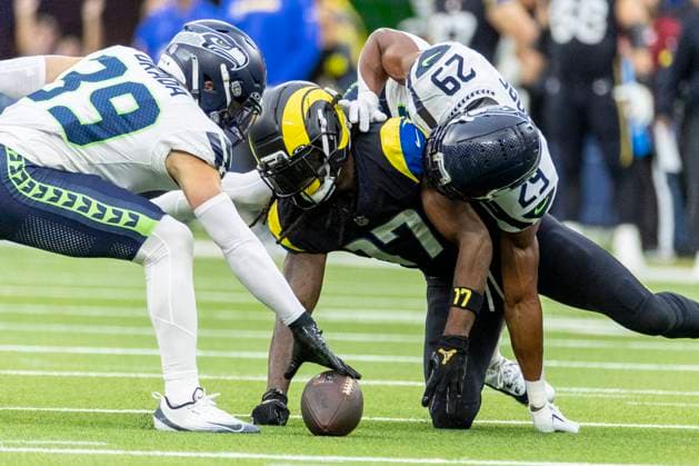 November 16, 2025, Los Angeles, California, USA: Los Angeles Rams wide receiver Davante Adams (17) fails to catch a pass under pressure from Seattle Seahawks cornerback Josh Jobe (29) and safety Ty Okada (39) during an NFL, American Football Herren, USA preseason football game at SoFi Stadium Sunday Nov. 16, 2025, in Inglewood, Calif. Los Angeles USA - ZUMAc68_ 20251116_zaf_c68_046 Copyright: xRingoxChiux