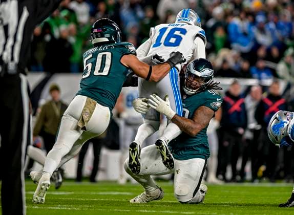 November 16, 2025, Philadelphia, Pa, USA: Philadelphia Eagles linebacker Jaelan Phillips (50) and Philadelphia Eagles defensive tackle Jalen Carter (98) sack Detroit Lions quarterback Jared Goff (16) during the NFL, American Football Herren, USA football matchup between the Detroit Lions and the Philadelphia Eagles at Lincoln Financial Field in Philadelphia, Pennsylvania on November 16, 2025. Cal Media Philadelphia USA - ZUMAcs17 20251116_faf_cs17_020 Copyright: xScottxSeriox