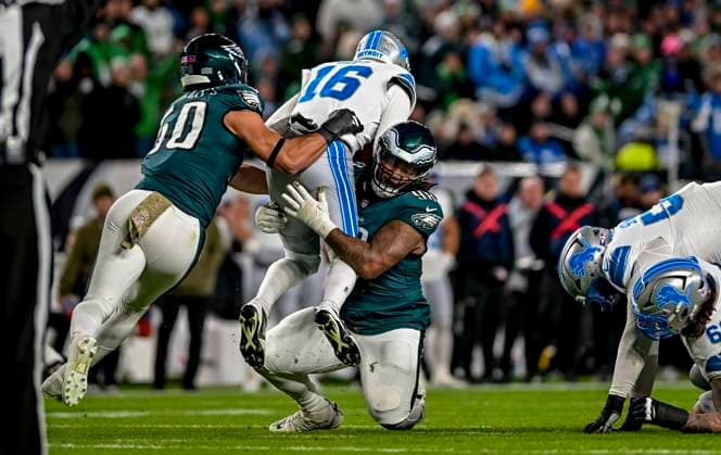 November 16, 2025, Philadelphia, Pa, USA: Philadelphia Eagles linebacker Jaelan Phillips (50) and Philadelphia Eagles defensive tackle Jalen Carter (98) sack Detroit Lions quarterback Jared Goff (16) during the NFL, American Football Herren, USA football matchup between the Detroit Lions and the Philadelphia Eagles at Lincoln Financial Field in Philadelphia, Pennsylvania on November 16, 2025. Cal Media Philadelphia USA - ZUMAcs17 20251116_faf_cs17_022 Copyright: xScottxSeriox