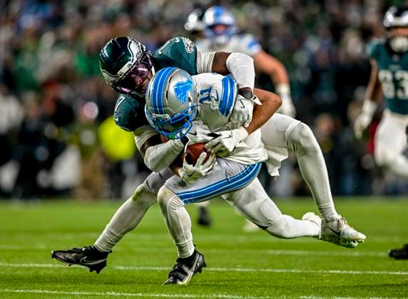NFL, American Football Herren, USA 2025: Lions V Eagles NOV 16 November 16, 2025, Philadelphia, Pa, USA: Philadelphia Eagles cornerback Kelee Ringo (7) tackles Detroit Lions wide receiver Kalif Raymond (11) during the NFL football matchup between the Detroit Lions and the Philadelphia Eagles at Lincoln Financial Field in Philadelphia, Pennsylvania on November 16, 2025. Scott Serio Cal Media(Credit Image: Scott Serio Cal Sport Media) Philadelphia Pa USA EDITORIAL USE ONLY Copyright: xx ZUMA-20251116_faf_cs17_024.jpg ScottxSeriox csmphotothree444281