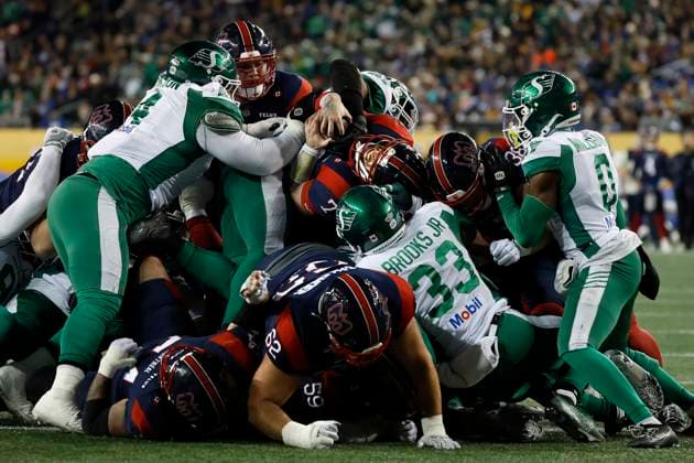 November 16, 2025, Winnipeg, Mb, CANADA: Montreal Alouettes Shea Patterson (7) crosses the line over a dogpile from both sides players to make the touchdown during first half CFL football action against the Saskatchewan Roughriders at the 112th Grey Cup, in Winnipeg on Sunday, Nov. 16, 2025. Canada News - November 16, 2025  - ZUMAc35_ 20251116_zaf_c35_107 Copyright: xJohnxWoodsx