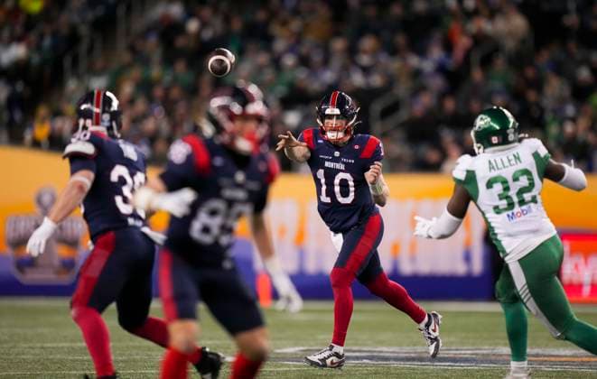 November 17, 2025, Winnipeg, Mb, CANADA: Montreal Alouettes quarterback Davis Alexander (10) passes under pressure from Saskatchewan Roughriders A.J. Allen (32) during second half CFL football action at the 112th Grey Cup, in Winnipeg on Sunday, Nov. 16, 2025. Canada News - November 17, 2025  - ZUMAc35_ 20251117_zaf_c35_030 Copyright: xDarrylxDyckx