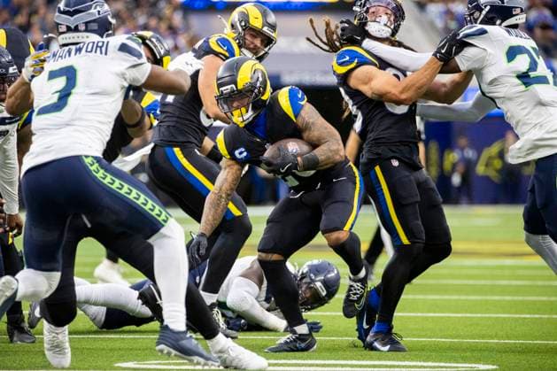 November 16, 2025, Los Angeles, California, United States: Los Angeles Rams running back Kyren Williams (23) runs the ball fighting off pressure from the Seattle Seahawks during an NFL, American Football Herren, USA preseason football game at SoFi Stadium Los Angeles United States - ZUMAs197 20251116_aaa_s197_369 Copyright: xRingoxChiux