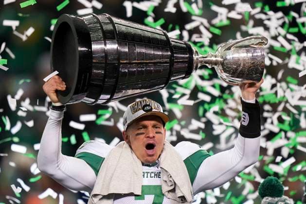 November 17, 2025, Winnipeg, Mb, CANADA: Le quart des Roughriders de la Saskatchewan Trevor Harris (7) co loÂ¨bre sa victoire contre les Alouettes de Montro al lors de la 112e Coupe Grey de la LCF, o Winnipeg, le dimanche 16 novembre 2025. LA PRESSE CANADIENNE Canada News - November 17, 2025  - ZUMAc35_ 20251117_zaf_c35_033 Copyright: xDarrylxDyckx