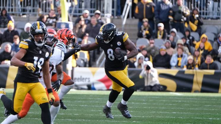 Nov 16, 2025: Darnell Washington 80 during the 2025 Steelers vs Bengals game in Pittsburgh, PA. CSM Pittsburgh USA - ZUMAcp5_ 20251116_faf_cp5_283 Copyright: xJasonxPohuskix