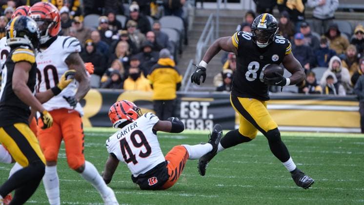 Nov 16, 2025: Darnell Washington 80 during the 2025 Steelers vs Bengals game in Pittsburgh, PA. CSM Pittsburgh USA - ZUMAcp5_ 20251116_faf_cp5_327 Copyright: xJasonxPohuskix