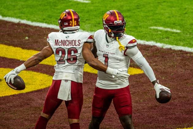 Deebo Samuel (Washington Commanders, 1), Jeremy McNichols (Washington Commanders, 26), warmup, Miami Dolphins vs Washington Commanders, American Football, National Football League, Season 2025, Week 11, 16.11.2025, Madrid Estadio Bernabeu Spain Copyright: xFootxBowl ThomasxMummertx