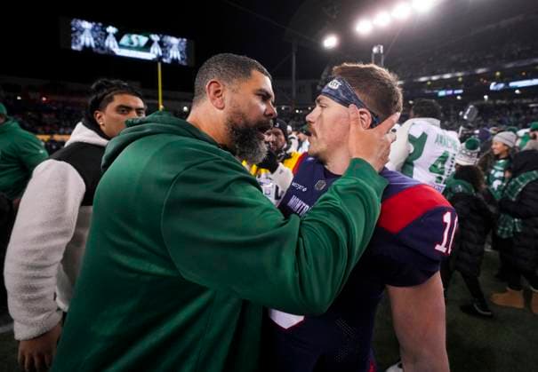 November 16, 2025, Winnipeg, Mb, CANADA: Saskatchewan Roughriders head coach Corey Mace talks to Montreal Alouettes quarterback Davis Alexander (10) after winning the 112th CFL Grey Cup, in Winnipeg on Sunday, Nov. 16, 2025. Canada News - November 16, 2025  - ZUMAc35_ 20251116_zaf_c35_171 Copyright: xDarrylxDyckx