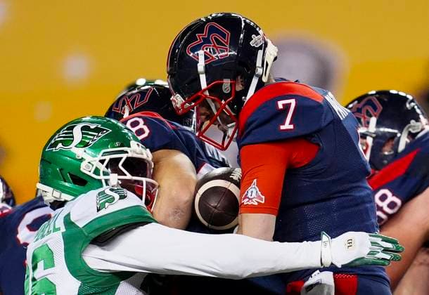 November 16, 2025, Winnipeg, Mb, CANADA: Le quart des Alouettes de Montro al Shea Patterson (7) o chappe le ballon aproÂ¨s avoir o to plaquo par Tevaughn Campbell (26) des Roughriders de la Saskatchewan en deuxioÂ¨me demie du match de la 112e Coupe Grey, dimanche le 16 novembre 2025 o Winnipeg. LA PRESSE CANADIENNE Canada News - November 16, 2025  - ZUMAc35_ 20251116_zaf_c35_175 Copyright: xFrankxGunnx