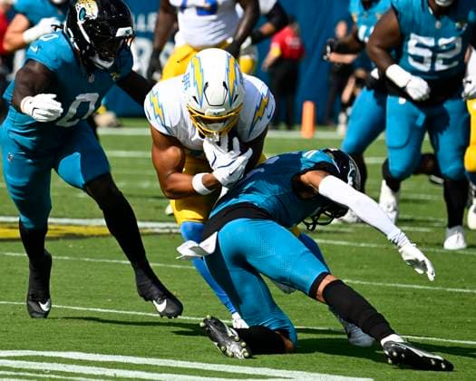Chargers Tight End Oronde Gadsden is tackled after making a reception in the first quarter as Los Angeles competes against Jacksonville at EverBank Stadium in Jacksonville, Florida on Sunday November 16, 2025. The Jaguars defeated the Chargers 35-6.  JAX20251116003 JOExMARINO  imago images 0840440120 IMAGO JOExMARINO