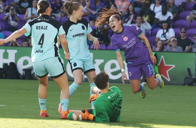 November 16, 2025, Orlando, Fl - Florida, USA: Orlando Pride player Marta screams and leaps over Gotham FC goalkeeper Ann-Katrin Berger (bottom) during the NWSL semifinal playoff at Inter&Co Stadium in Orlando, Florida, on Sunday, Nov. 16, 2025. Orlando USA - ZUMAm67_ 20251116_zaf_m67_007 Copyright: xStephenxM.xDowellx