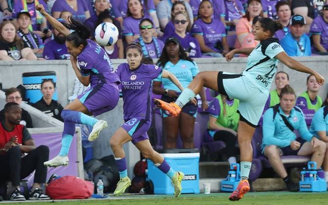November 16, 2025, Orlando, Fl - Florida, USA: Orlando players Marta (left) and Jacqueline Ovalle (13) try to stop Gotham player Jess Carter (27) during the NWSL semifinal playoff match between Gotham FC and Orlando Pride at Inter&Co Stadium in Orlando, Florida on Sunday, Nov. 16, 2025. Gotham FC won the game 1-0. Orlando USA - ZUMAm67_ 20251116_zaf_m67_010 Copyright: xStephenxM.xDowellx