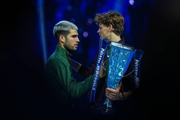 Nitto ATP, Tennis Herren Finals 2025 - Day 8 Carlos Alcaraz of Spain (L) plays in the Final Men s Singles Round match against Jannik Sinner of Italy (R) during day eight of the Nitto ATP Finals 2025 at Inalpi Arena in Turin, Italy, on November 16, 2025. Turin Turin Italy  Copyright: xMiguelxReisx originalFilename:reis-notitle251116_npMZd.jpg