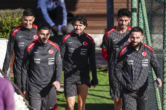 Ahead of Turkiye v Spain - FIFA World Cup, WM, Weltmeisterschaft, Fussball 2026 Qualifying match ISTANBUL, TURKIYE – NOVEMBER 17: Ferdi Kadioglu (C), Oguz Aydin (2nd L), Mert Muldur (L), Orkun Kokcu (R) and Samet Akaydin (2nd R) of Turkiye attend a training session ahead of the 2026 FIFA World Cup European Qualifiers Group E sixth and final match between Turkiye and Spain at Turkish Football Federation Hasan Dogan National Teams Camp and Training Facilities in Istanbul, Turkiye on November 18, 2025. Agit Erdi Ulukaya Anadolu Istanbul Turkey. Editorial use only. Please get in touch for any other usage.  Copyright: x2025xAnadoluxAgitxErdixUlukayax