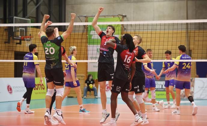 Ludwigsburg , Volleyball Bundesliga , Barock Volleys MTV Ludwigsburg vs cerebricks VOLLEY GOATS Mitteldeutschland , Cheers Ludwigsburg , from left Jeffrey Klok Jan HUber Nyherowo Omene