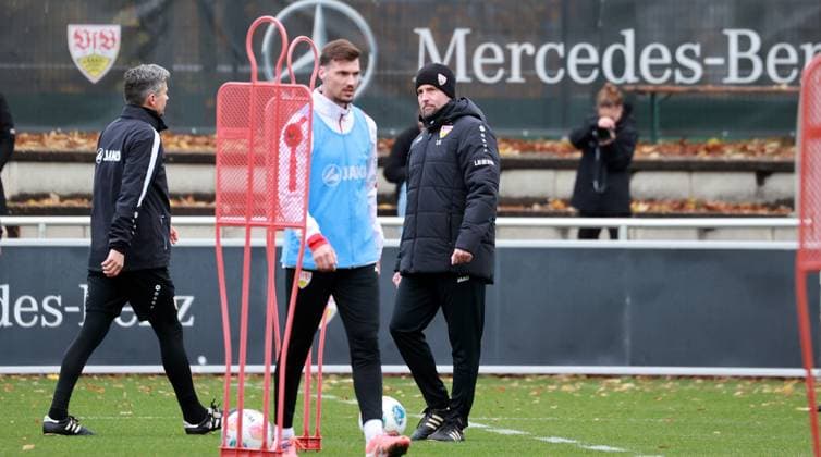 17 11 25 VfB Stuttgart Training Germany, Stuttgart, 17 11 2025, Football, Bundesliga, Season 2025 2026, VfB Stuttgart Training Sebastian Hoeneß Trainer