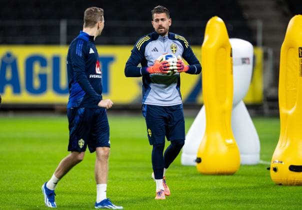251117 Goalkeeper Kristoffer Nordfeldt of the Swedish men s national football team during a training session on November 17, 2025 in Stockholm Photo Jesper Zerman BILDBYRAN kod JZ JZ0647 fotboll football soccer fotball vm kval kval fifa world cup qualifier qualifier träning practice training sverige sweden sverige a bbeng  Copyright: JESPERxZERMAN BB251117JZ006
