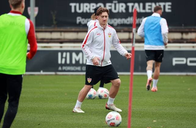17 11 25 VfB Stuttgart Training Germany, Stuttgart, 17 11 2025, Football, Bundesliga, Season 2025 2026, VfB Stuttgart Training Angelo Stiller
