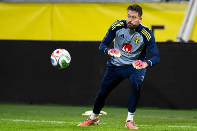 251117 Goalkeeper Kristoffer Nordfeldt of the Swedish men s national football team during a training session on November 17, 2025 in Stockholm Photo Jesper Zerman BILDBYRAN kod JZ JZ0647 fotboll football soccer fotball vm kval kval fifa world cup qualifier qualifier träning practice training sverige sweden sverige a bbeng  Copyright: JESPERxZERMAN BB251117JZ010