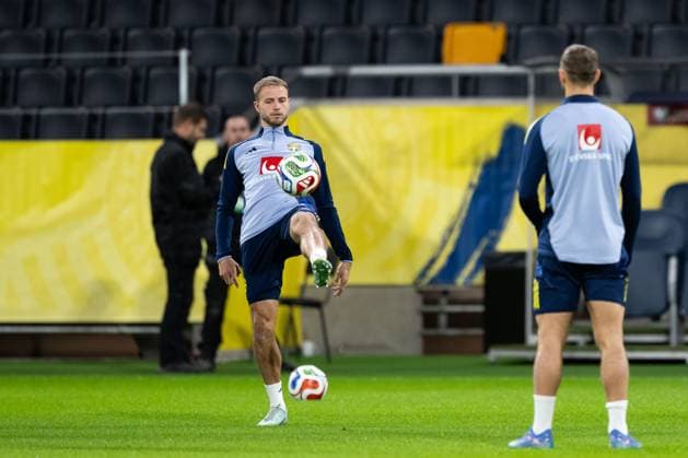 251117 Gustav Lundgren of the Swedish men s national football team during a training session on November 17, 2025 in Stockholm Photo Jesper Zerman BILDBYRAN kod JZ JZ0647 fotboll football soccer fotball vm kval kval fifa world cup qualifier qualifier träning practice training sverige sweden sverige a bbeng  Copyright: JESPERxZERMAN BB251117JZ015