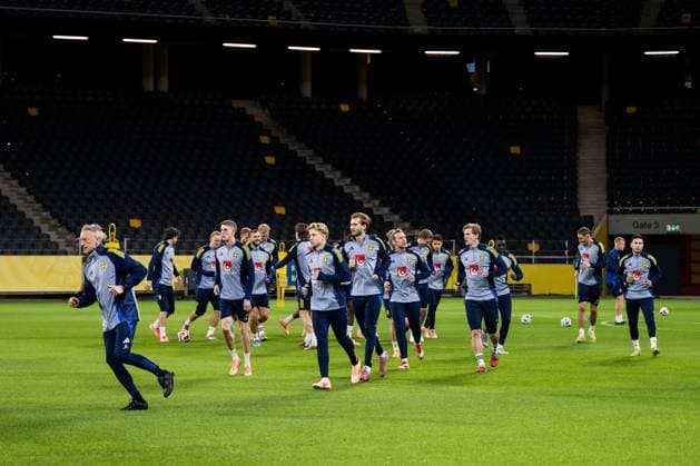251117 Players of the Swedish men s national football team during a training session on November 17, 2025 in Stockholm Photo Jesper Zerman BILDBYRAN kod JZ JZ0647 fotboll football soccer fotball vm kval kval fifa world cup qualifier qualifier träning practice training sverige sweden sverige a bbeng  Copyright: JESPERxZERMAN BB251117JZ050
