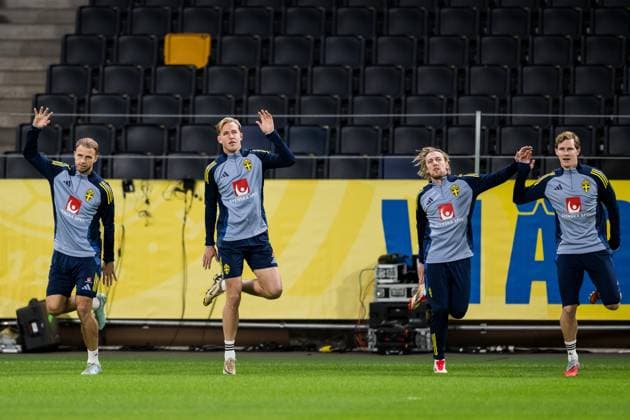 251117 Gustav Lundgren, Herman Johansson, Emil Forsberg and Emil Krafth of the Swedish men s national football team during a training session on November 17, 2025 in Stockholm Photo Jesper Zerman BILDBYRAN kod JZ JZ0647 fotboll football soccer fotball vm kval kval fifa world cup qualifier qualifier träning practice training sverige sweden sverige a bbeng  Copyright: JESPERxZERMAN BB251117JZ052