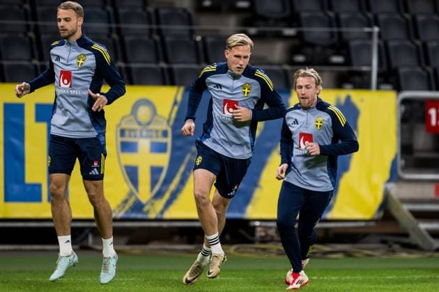 251117 Gustav Lundgren, Herman Johansson and Emil Forsberg of the Swedish men s national football team during a training session on November 17, 2025 in Stockholm Photo Jesper Zerman BILDBYRAN kod JZ JZ0647 fotboll football soccer fotball vm kval kval fifa world cup qualifier qualifier träning practice training sverige sweden sverige a bbeng  Copyright: JESPERxZERMAN BB251117JZ054